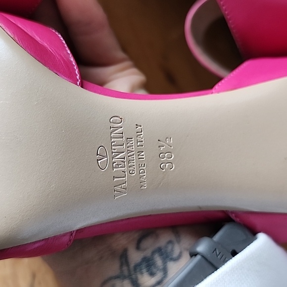Gorgeous pink Valentino heels - Picture 8 of 9